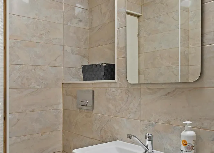 Garsoniera Regim Hotelier Lux Hanul Drumetului * 布加勒斯特